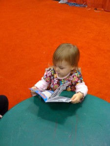 Reading Manga My Daughter Isn't Allowed to Draw so She Looks at a Manga
