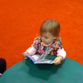 My Daughter Isn't Allowed to Draw so She Looks at a Manga